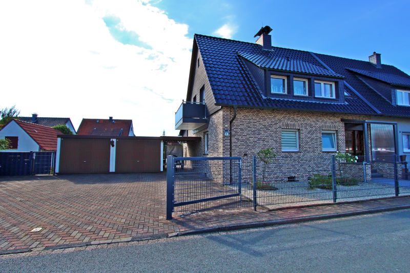 Garagenansicht Einfamilienhaus Bergkamen Immobilienmakler Bergkamen