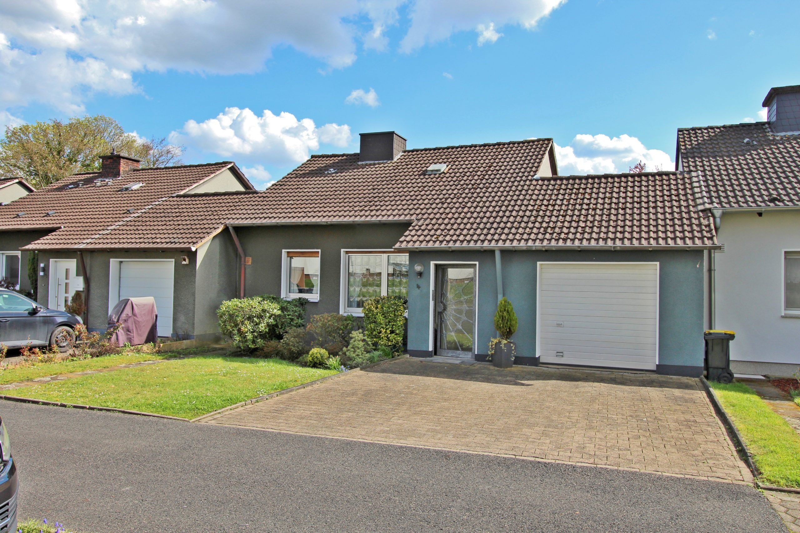 Reihenmittelhaus in Bergkamen, Ansicht Straße Bild 2 , Immobilienmakler Bergkamen